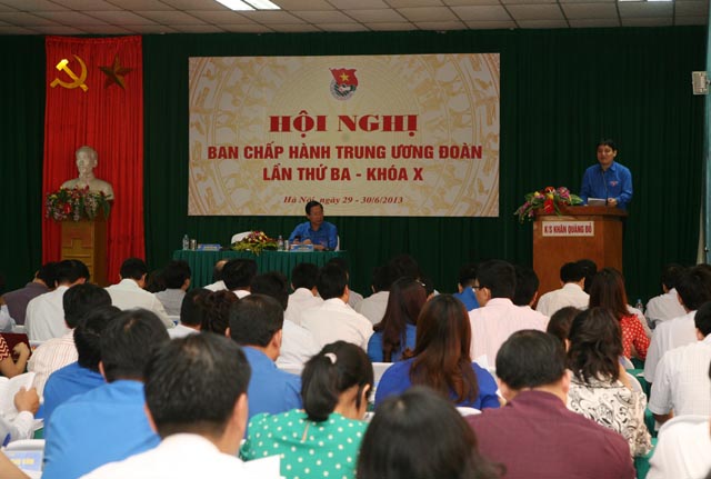 ທ່ານຮອງນາຍົກລັດຖະມົນຕີ ຫງວຽນທ້ຽນເຍີນ ໂອ້ລົມຫົວເລື່ອງສະເພາະກັບພະນັກງານຄະນະຊາວໜຸ່ມ